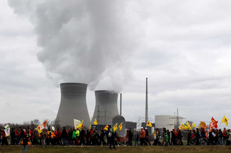 © Reuters. Protesters walk during anti-nuclear rally in front of nuclear power plant Gundremmingen