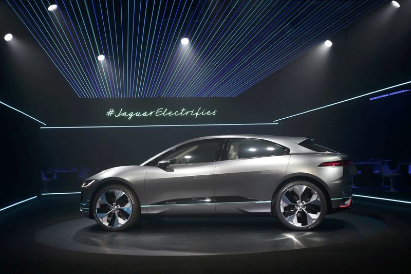 © Reuters. File photo of the electric Jaguar I-PACE concept SUV unveiled before the Los Angeles Auto Show