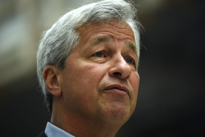 © Reuters. JP Morgan CEO Jamie Dimon speaks at a Remain in the EU campaign event attended by Britain's Chancellor of the Exchequer George Osborne (not shown) at JP Morgan's corporate centre in Bournemouth