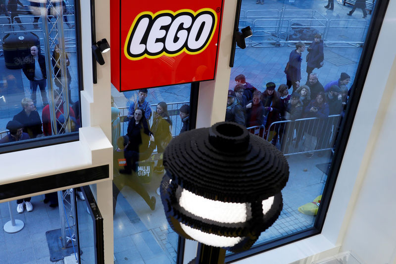 © Reuters. People queue outside the world's biggest Lego store in Leicester Square in London