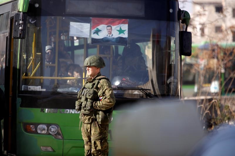 © Reuters. Soldado russo em bairro de Aleppo