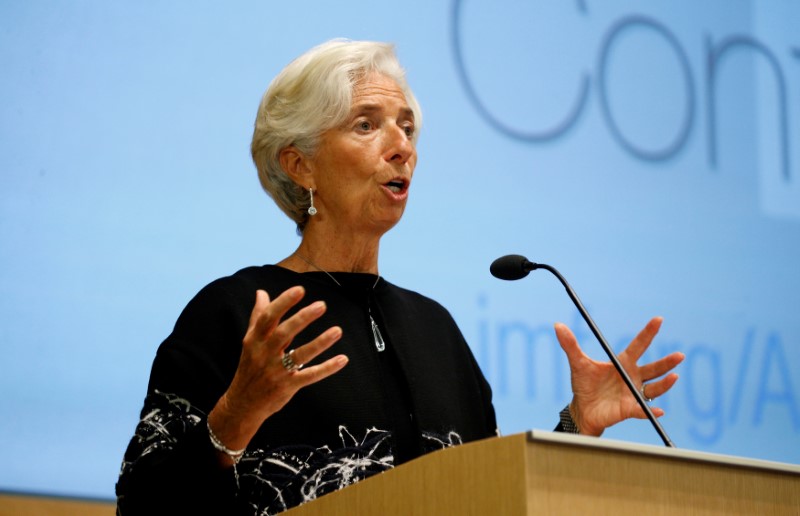 © Reuters. IMF Director Lagarde speaks in Washington