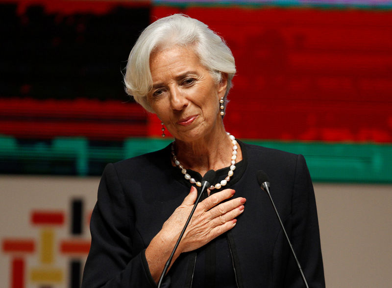 © Reuters. Managing Director of the International Monetary Fund (IMF) Christine Lagarde addresses the audience at the 2016 APEC (Asian Pacific Economic Cooperation) CEO summit in Lima