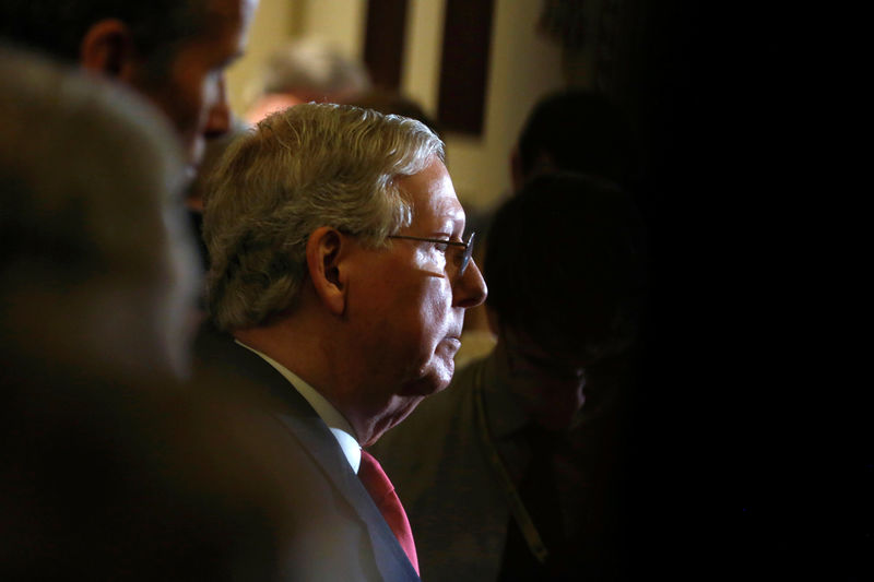 © Reuters. McConnell delivers remarks to reporters after the weekly Republican caucus policy luncheon at the U.S. Capitol in Washington