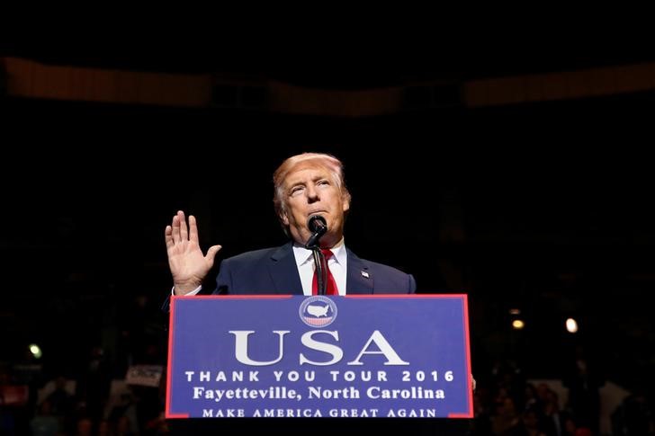 © Reuters. U.S. President-elect Donald Trump speaks at a USA Thank You Tour event at Crown Coliseum in Fayetteville, North Carolina