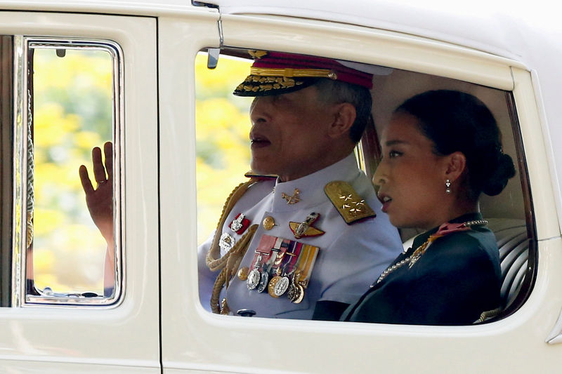 © Reuters. Thailand's new King Maha Vajiralongkorn Bodindradebayavarangkun is seen on his way out from the Grand Palace in Bangkok, Thailand