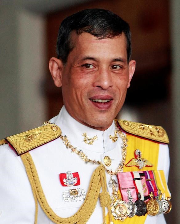 © Reuters. وزير: تايلاند ستحقق مع بي.بي.سي بسبب نبذة عن الملك الجديد