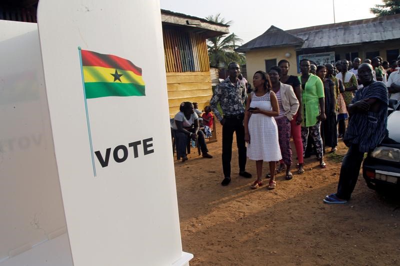 © Reuters. بدء التصويت في الانتخابات الرئاسية في غانا
