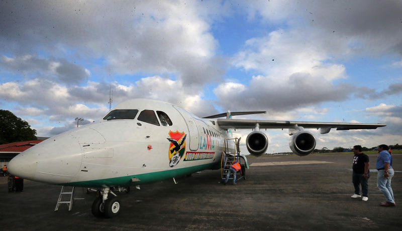 © Reuters. Bolivia detiene al gerente de LaMia tras la caída del avión en Colombia