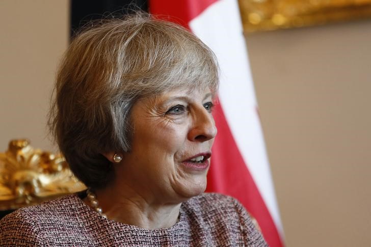© Reuters. رئيسة وزراء بريطانيا تكشف عن خطوات لتعزيز التعاون الدفاعي مع دول الخليج
