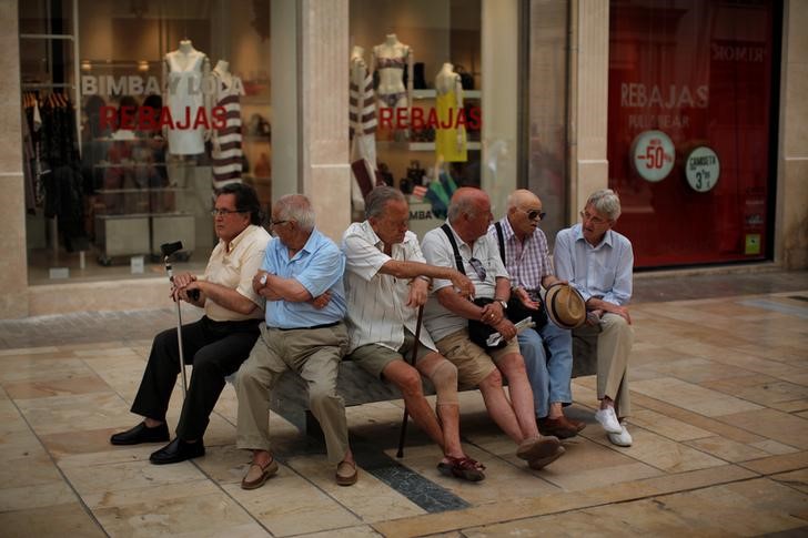 © Reuters. Casi la mitad de los españoles cree que no recibirá una pensión de jubilación