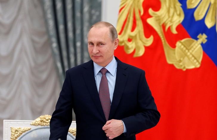 © Reuters. الكرملين: بوتين وافق شخصيا على خفض إنتاج النفط