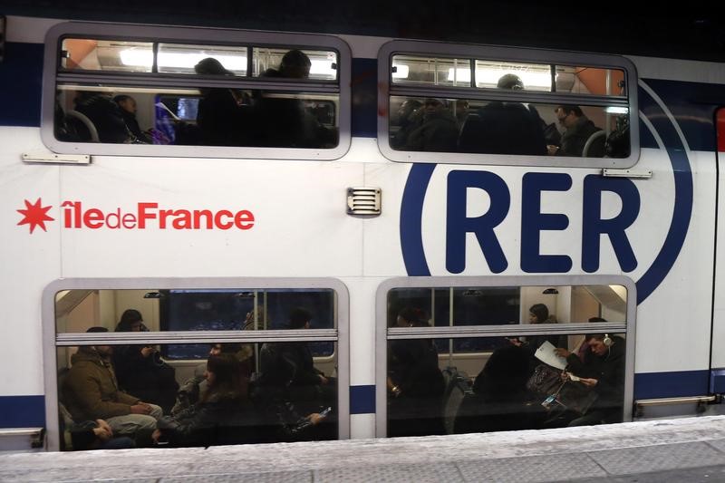 © Reuters. TRAFIC TOUJOURS INTERROMPU SUR LE RER B