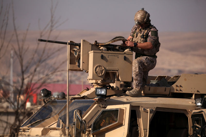 © Reuters. قائد التحالف الأمريكي: عملية الموصل قد تستغرق شهرين إضافيين