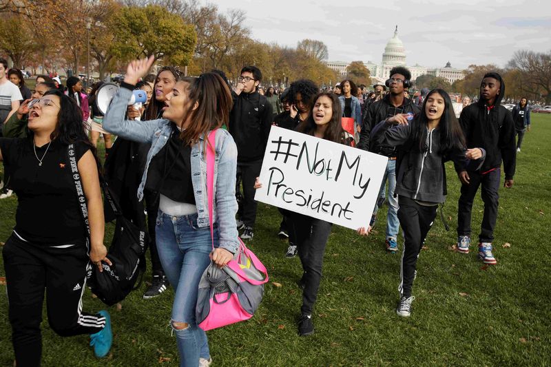 © Reuters. Students protest the election of President-elect Donald Trump during a march in Washington.