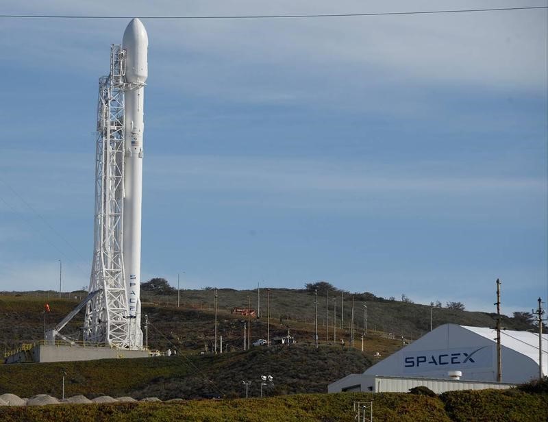 © Reuters. LA REPRISE DES VOLS SPACEX REPOUSSÉE À JANVIER