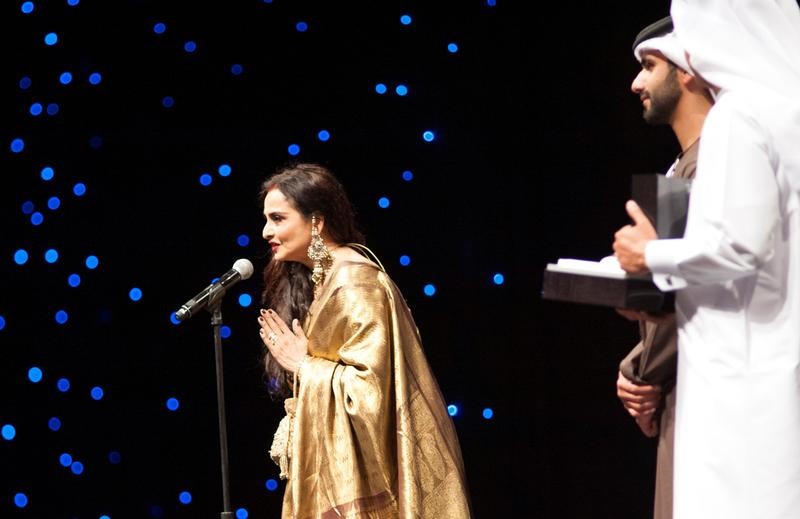 © Reuters. افتتاح الدورة 13 لمهرجان دبي السينمائي الدولي بحضور عدد كبير من النجوم