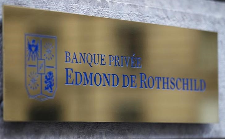 © Reuters. A logo of Banque Privee Edmond de Rothschild is seen on the bank building  before a news conference for the group's 2010 results, in Geneva