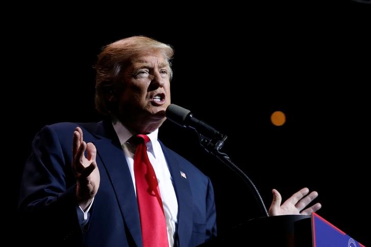 © Reuters. U.S. President-elect Donald Trump speaks at a USA Thank You Tour event at Crown Coliseum in Fayetteville, North Carolina