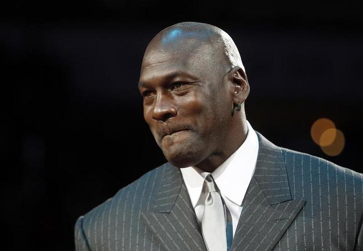 © Reuters. NBA basketball great Jordan speaks during a ceremony in Charlotte