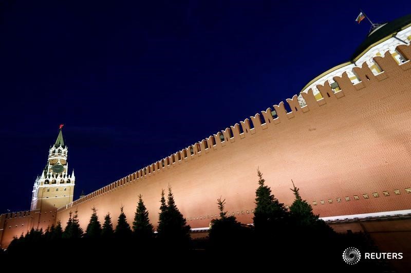 © Reuters. Спасская башня и Кремлевская стена