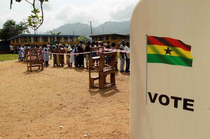 © Reuters. المعارضة في غانا تدعو الرئيس للاعتراف بالهزيمة في الانتخابات