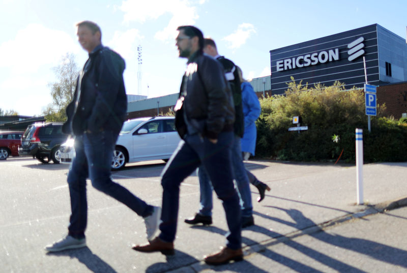 © Reuters. Ericsson workers walk outside the Ericsson factory in Boras