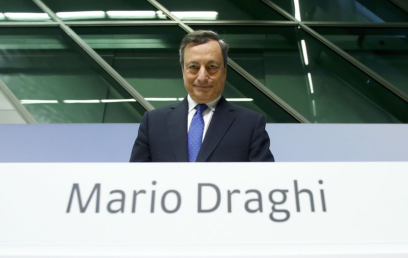 © Reuters. European Central Bank President Draghi arrives for a news conference at the ECB headquarters in Frankfurt