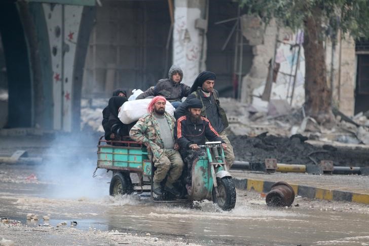 © Reuters. رئيس مجلس حلب السورية: 150 ألفا "محكوم عليهم بالإعدام"