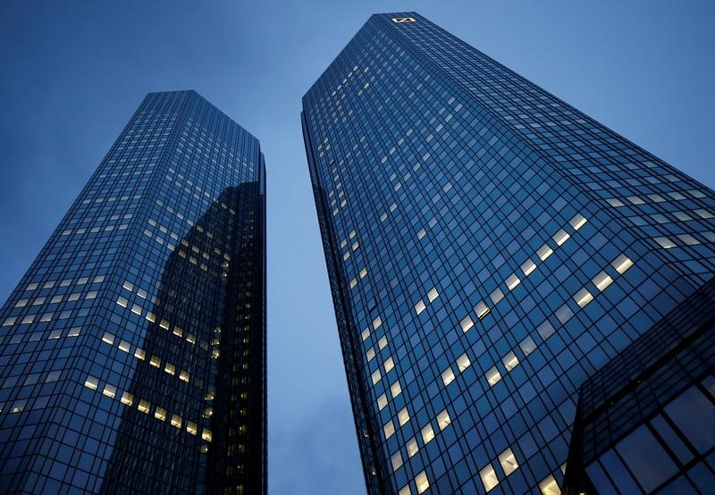 © Reuters. Deutsche Bank headquarters are pictured in Frankfurt