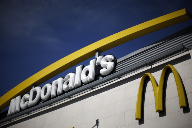 © Reuters. A McDonald's restaurant is seen in Los Angeles