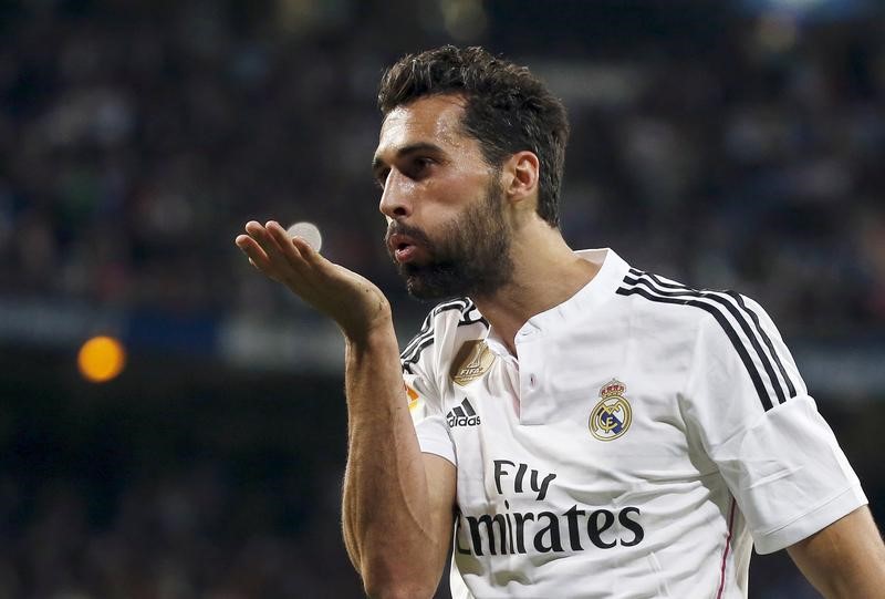 © Reuters. أربيلوا: اللعب وسط نجوم ريال مدريد يساعدني على تحمل الضغوط