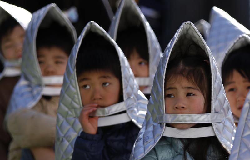 © Reuters. روضة أطفال يابانية تعلم النشء قيما يابانية من حقبة ما قبل الحرب