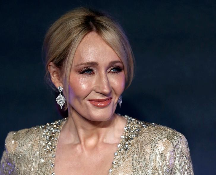 © Reuters. J.K. Rowling posa em evento em Londres