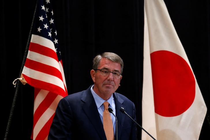 © Reuters. U.S. Defense Secretary Carter attends a joint news conference with Japan's Defense Ministeri Inada  after their meeting at the Defense Ministry in Tokyo