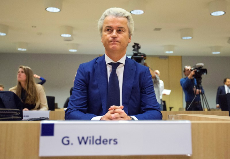 © Reuters. Dutch far-right Party for Freedom leader Geert Wilders sits in a courtroom of the courthouse in Schiphol