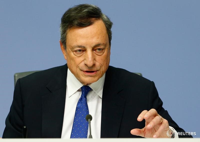© Reuters. European Central Bank President Draghi addresses a news conference at the ECB headquarters in Frankfurt