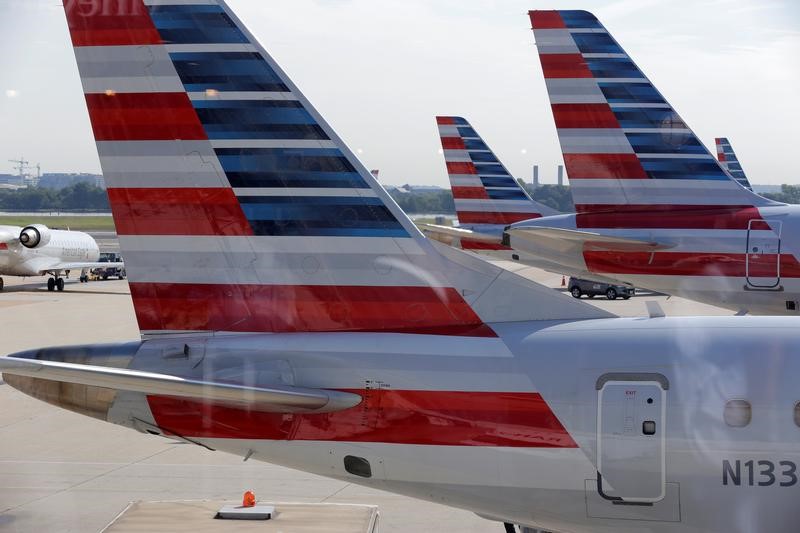 © Reuters. American Airlines aircraft are parked at Ronald Reagan Washington National Airport in Washington.
