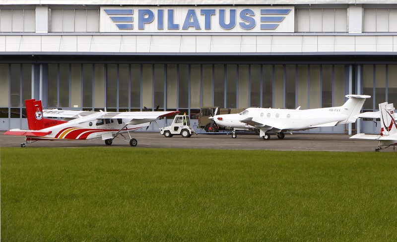 © Reuters. A Pilatus PC-12 airplane pulled by an aircraft tug in front of the plant of Swiss Pilatus Aircraft Ltd. in Stans