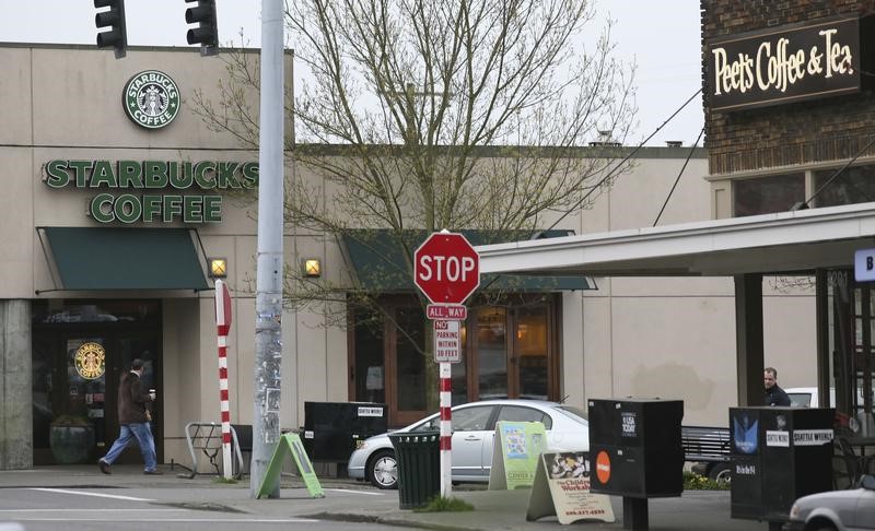 © Reuters. File Photo: A Starbucks store is seen a Peets Coffee and Tea store in Seattle