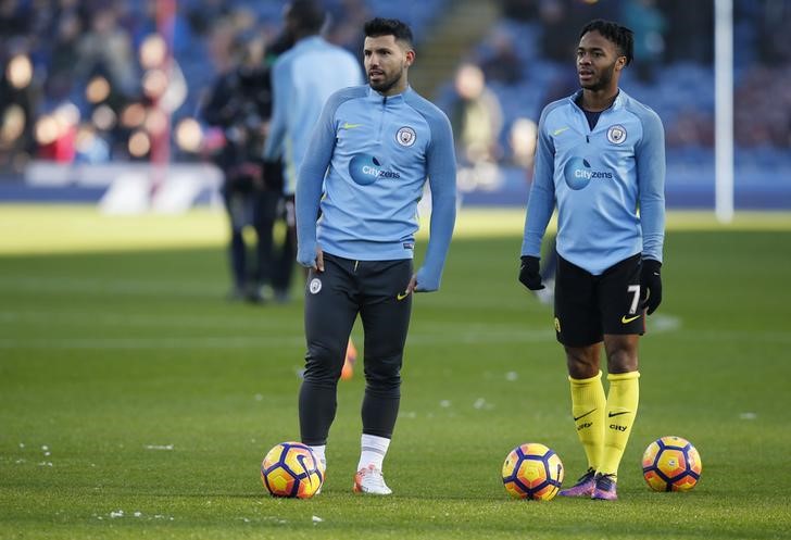 © Reuters. Manchester City's Sergio Aguero and Raheem Sterling before the match