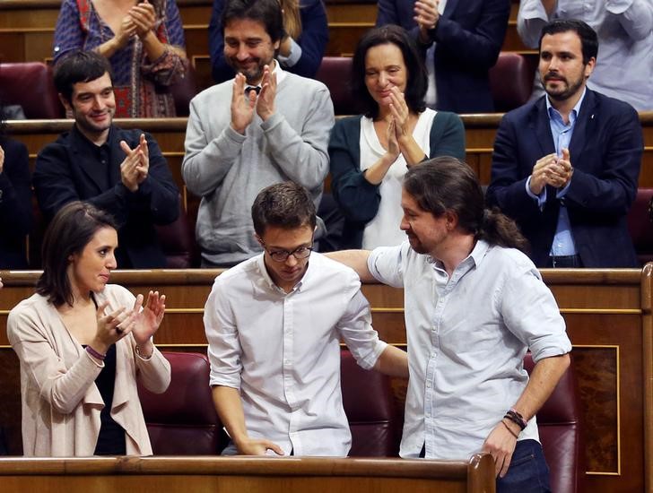 © Reuters. Errejón se suma a cientos de cargos contrarios al plan de Iglesias en Podemos