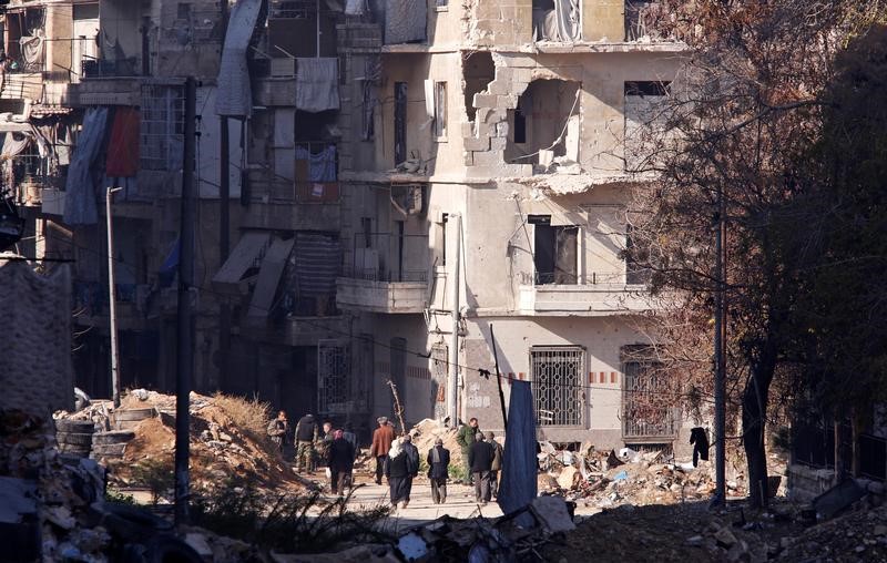 © Reuters. المدينة القديمة في حلب .. قفر وخراب بعد المعركة