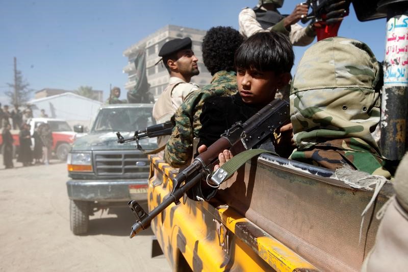 © Reuters. جونسون يقول إنه يشعر بقلق بالغ تجاه معاناة المدنيين في حرب اليمن
