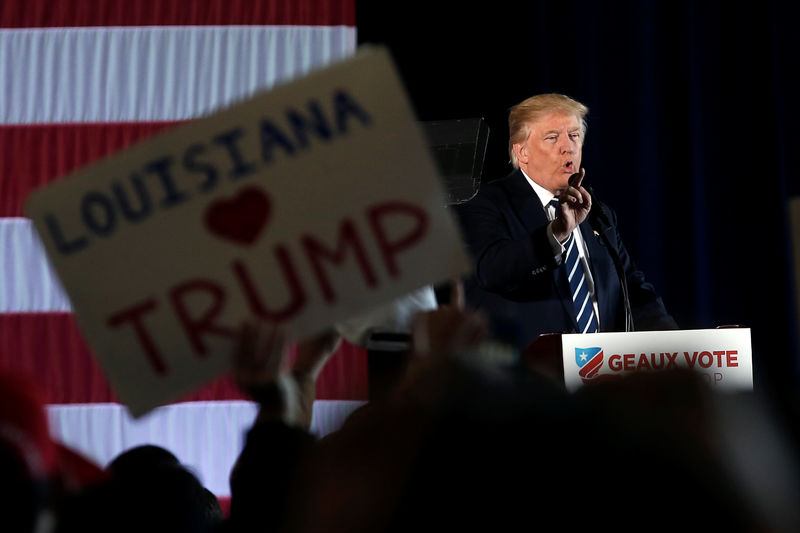 © Reuters. U.S. President-elect Donald Trump speaks during a "Thank You USA" tour rally in Baton Rouge