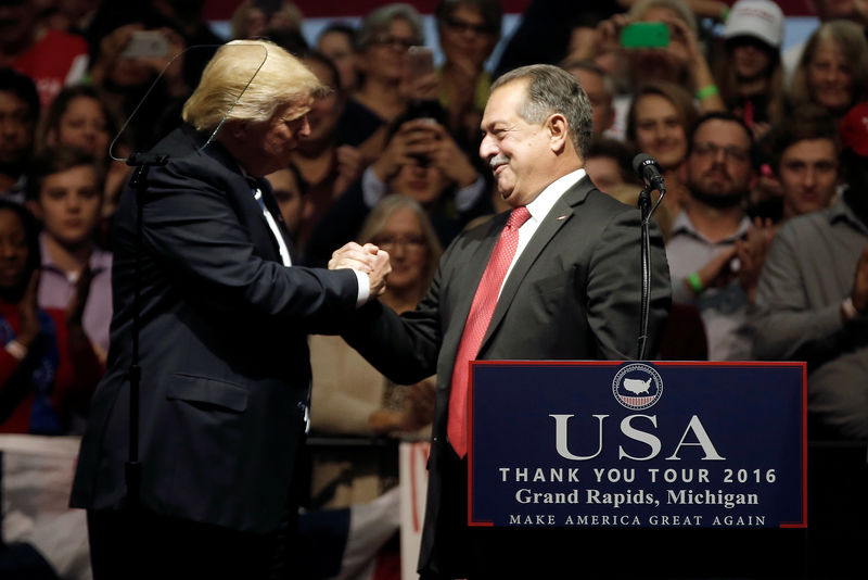 © Reuters. U.S. President-elect Donald Trump greets Andrew Nicholas Liveris, Chairman and chief executive officer of The Dow Chemical Company to the stage at a "Thank You USA" tour rally in Grand Rapids