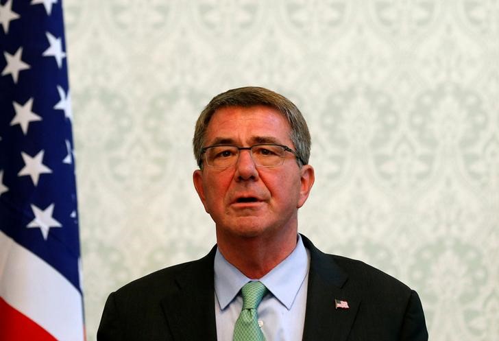 © Reuters. U.S. Defense Secretary Ashton Carter speaks during a joint news conference with Afghanistan's President Ashraf Ghani in Kabul