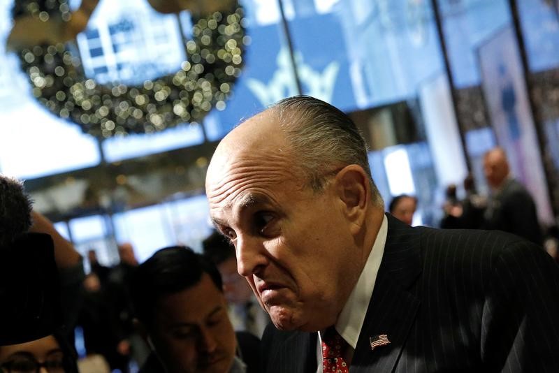 © Reuters. Giuliani retira su nombre de lista de candidatos para el gobierno de EEUU