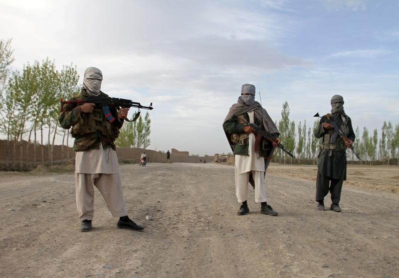 © Reuters. زعيم طالبان يعزز موقعه بالحصول على دعم عضوين بارزين