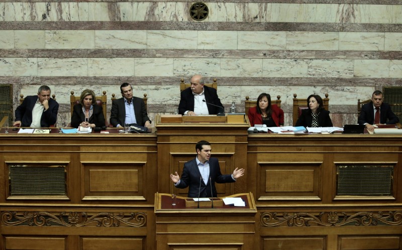 © Reuters. Greek PM Tsipras delivers a speech during a parliamentary session before a budget vote in Athens